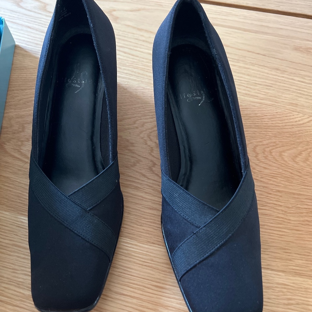 LifeStride Shelby black heels